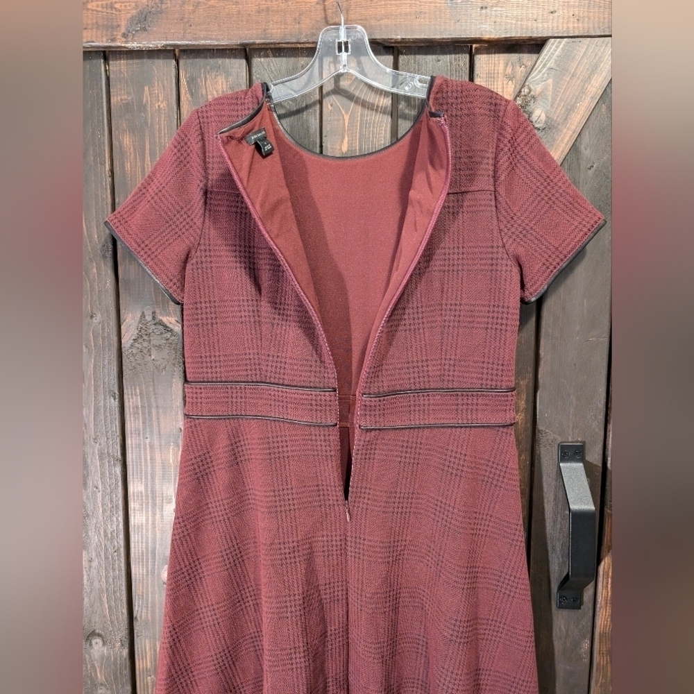 Ann Taylor burgundy dress size 6 - Picture 5 of 9